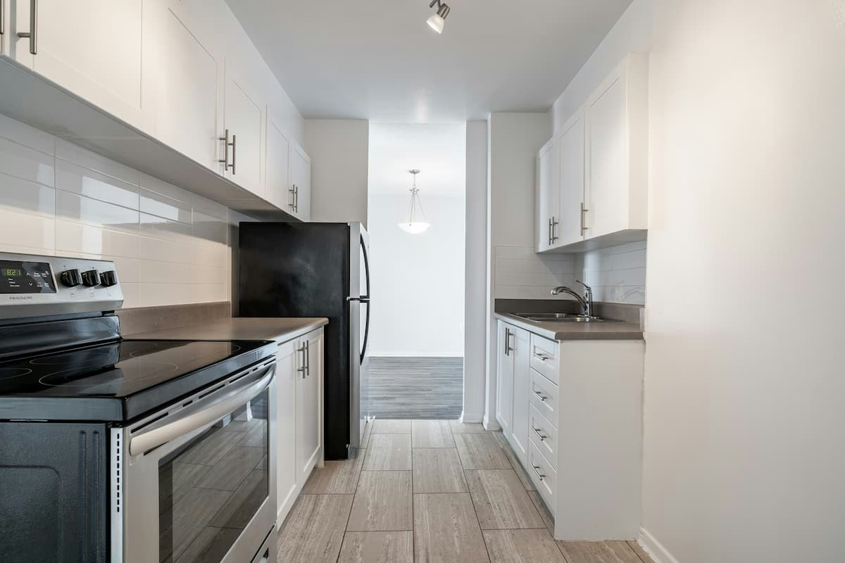 18 Panorama Court, Toronto, ON, M9V 3Z8 - 9