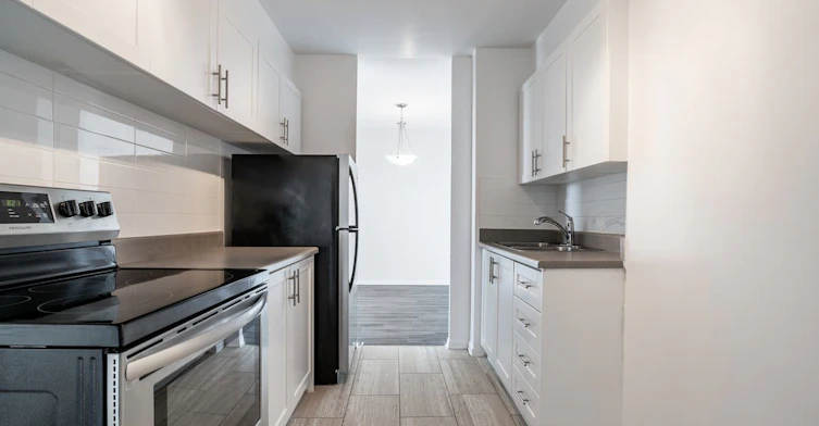 18 Panorama Court, Toronto, ON, M9V 3Z8 - 9