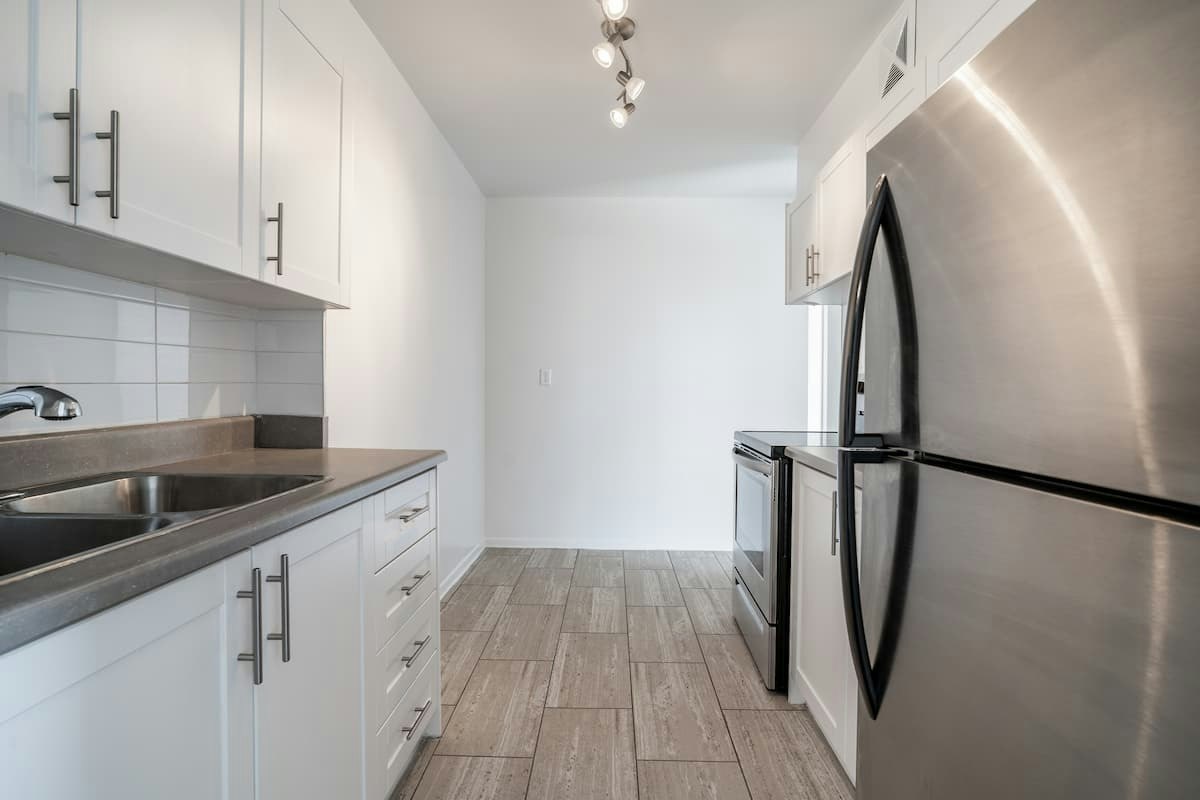 18 Panorama Court, Toronto, ON, M9V 3Z8 - 10