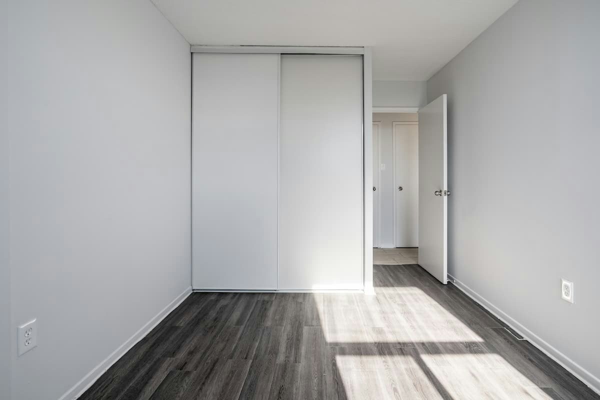 18 Panorama Court, Toronto, ON, M9V 3Z8 - 11