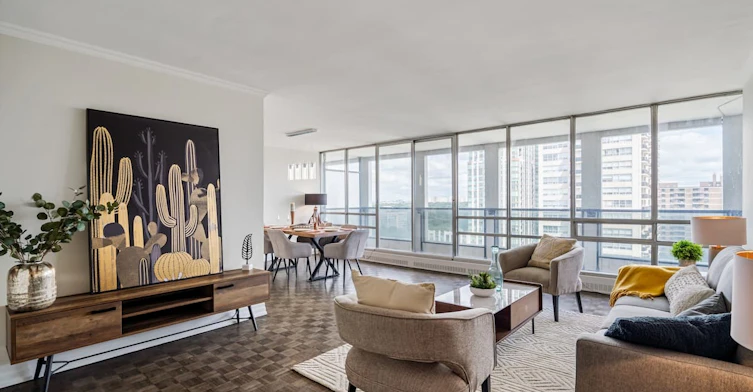 355 St. Clair Avenue West, Toronto, ON, M5P 1N5 - 2