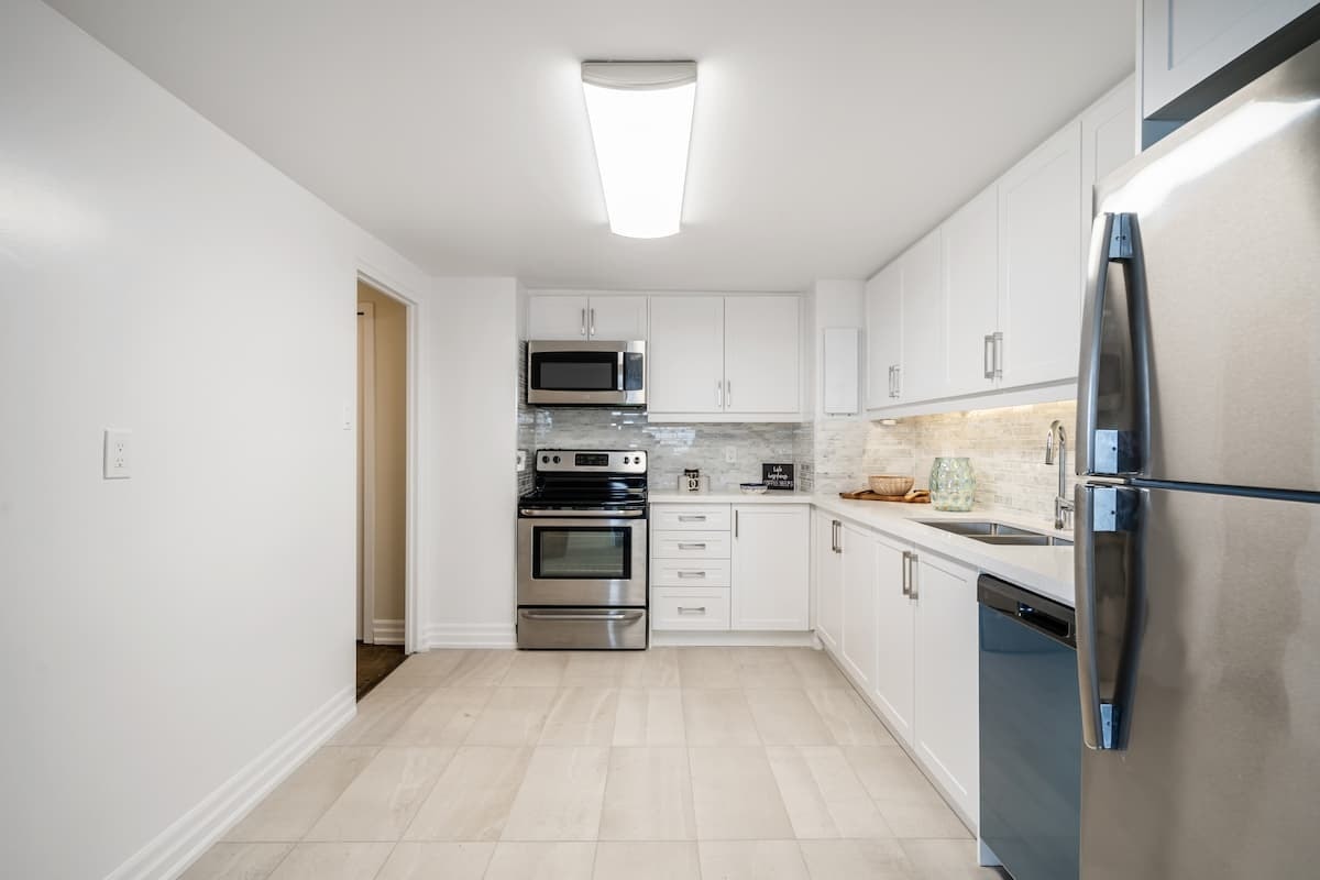 355 St. Clair Avenue West, Toronto, ON, M5P 1N5 - 14