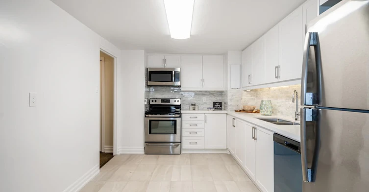 355 St. Clair Avenue West, Toronto, ON, M5P 1N5 - 14