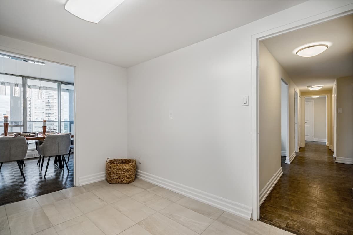 355 St. Clair Avenue West, Toronto, ON, M5P 1N5 - 17