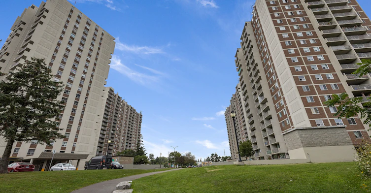 201 White Oaks Court, Whitby, ON, L1P 1B8
