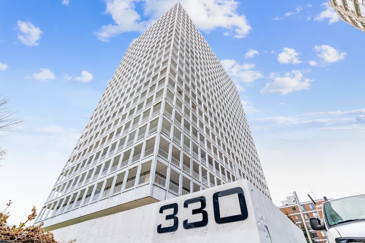 330 Spadina Road, Toronto, ON, M5R 2V9