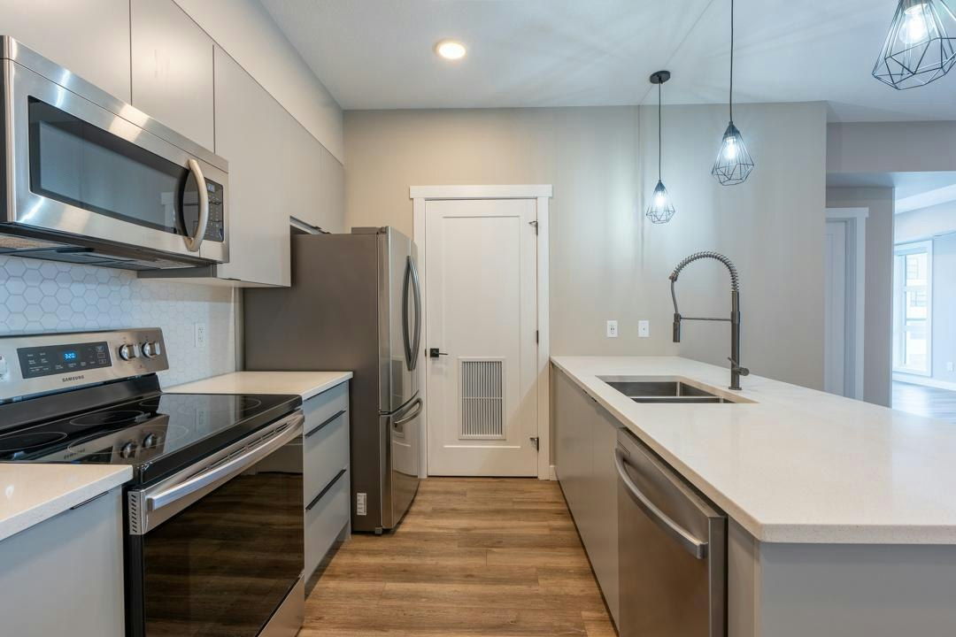107-8455 106a Avenue Northwest, Edmonton, AB, T5H 0X4 - 12
