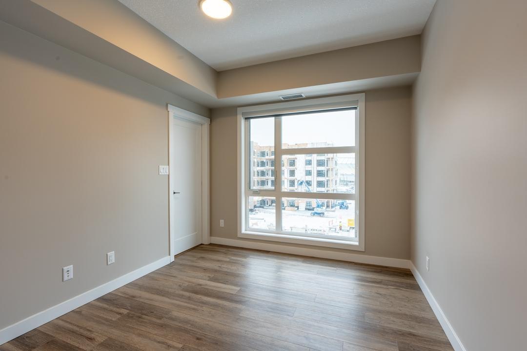 208-8455 106a Avenue Northwest, Edmonton, AB, T5H 0X4 - 11