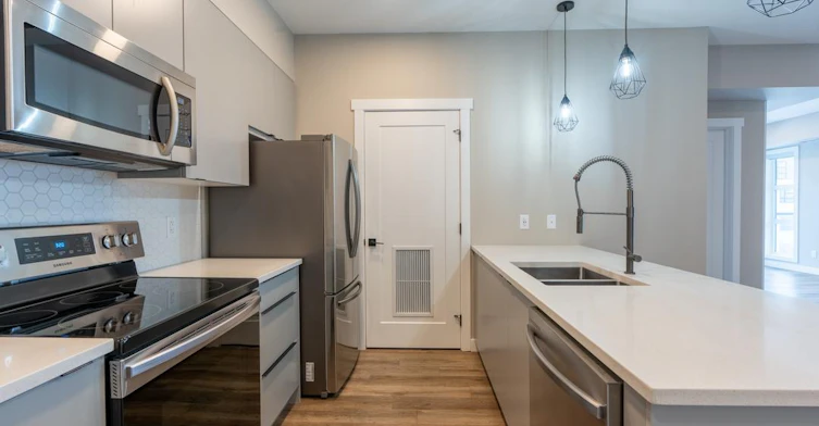 620-8455 106a Avenue Northwest, Edmonton, AB, T5H 0X4 - 12