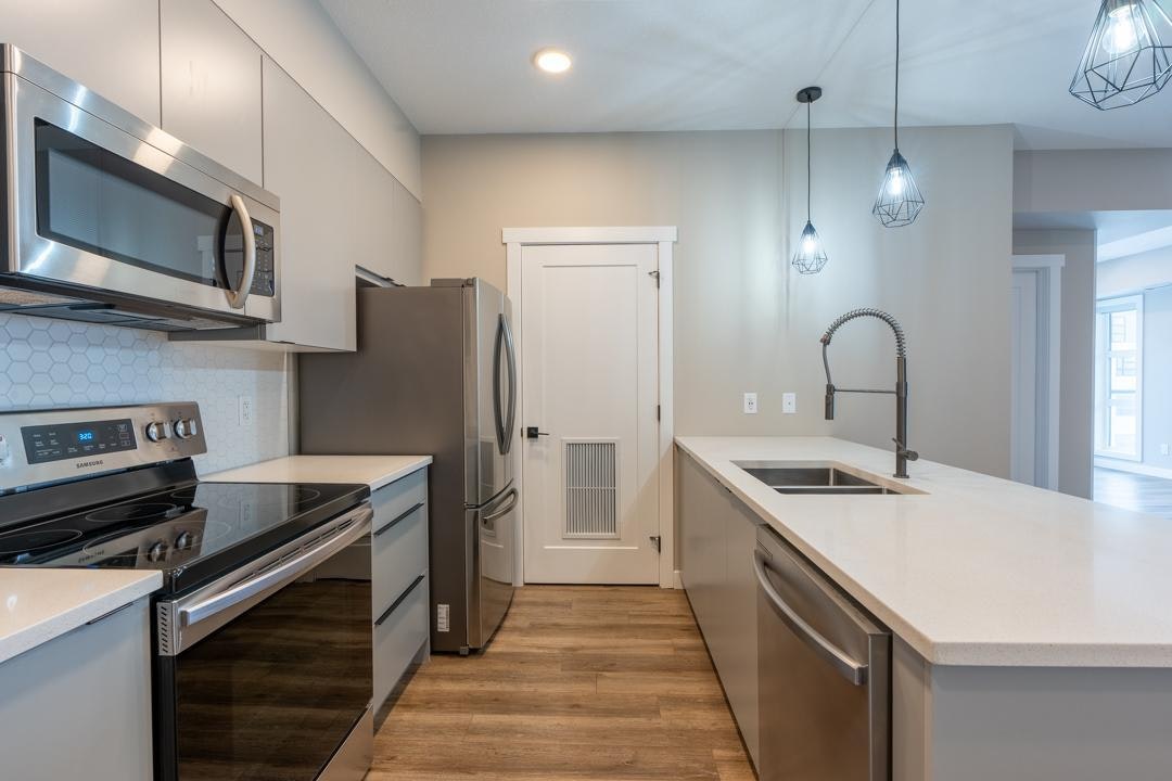 215-8455 106a Avenue Northwest, Edmonton, AB, T5H 0X4 - 12