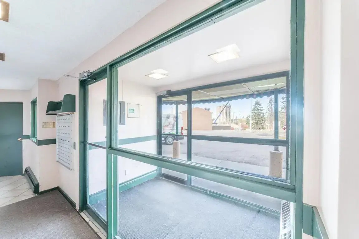 624-10500 45 Avenue NW, Edmonton, AB, T6H 0A1 - 46