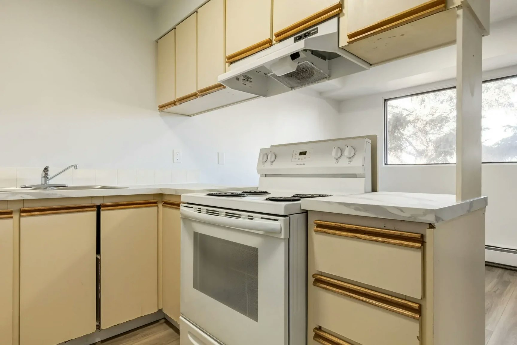 624-10500 45 Avenue NW, Edmonton, AB, T6H 0A1 - 3