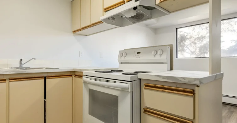 624-10500 45 Avenue NW, Edmonton, AB, T6H 0A1 - 3
