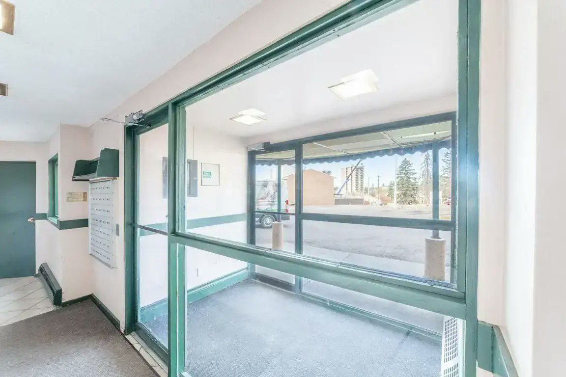 620-10500 45 Avenue NW, Edmonton, AB, T6H 0A1 - 46