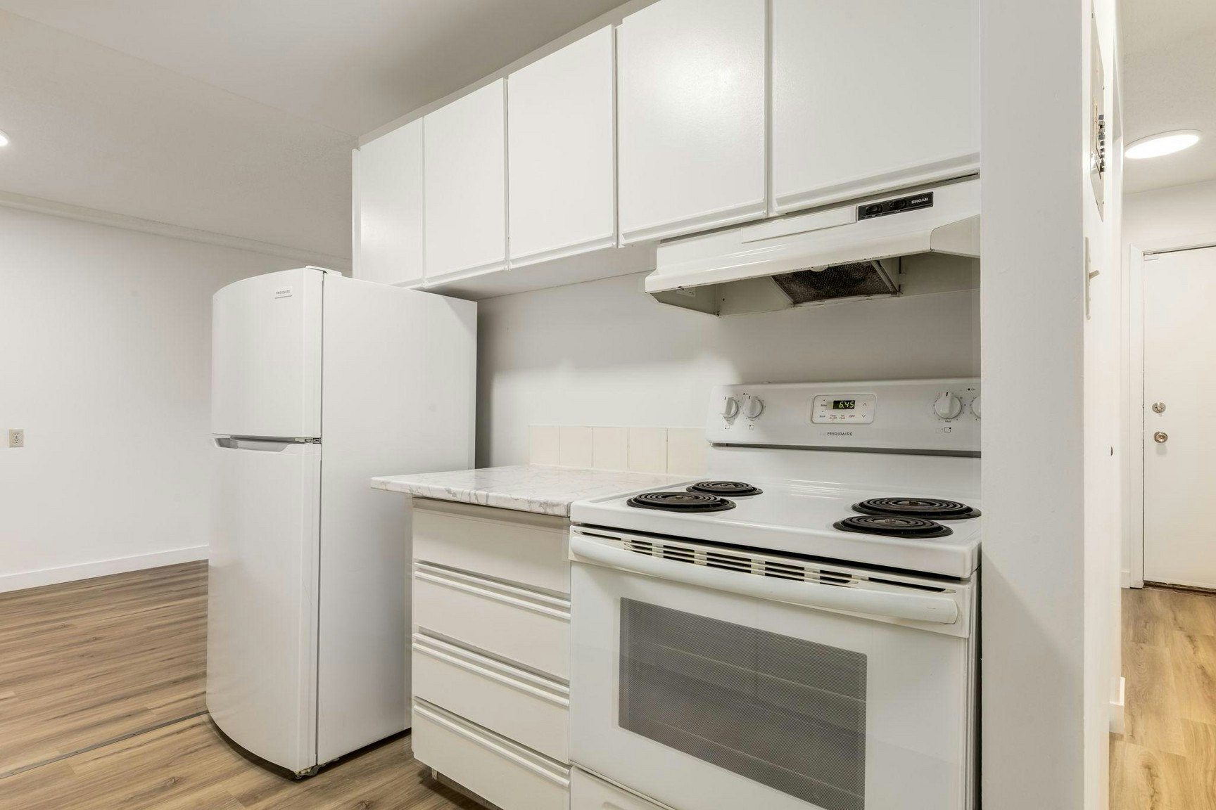 624-10500 45 Avenue NW, Edmonton, AB, T6H 0A1 - 2