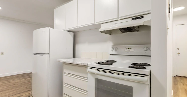 624-10500 45 Avenue NW, Edmonton, AB, T6H 0A1 - 4