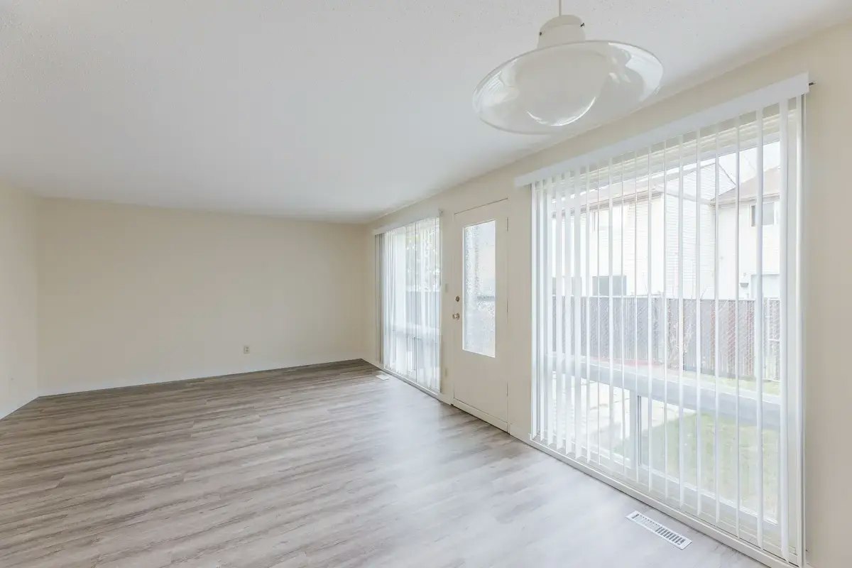 213-10542 45 Avenue NW, Edmonton, AB, T6H 0A1 - 10