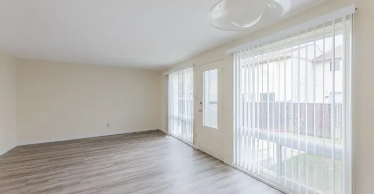 213-10542 45 Avenue NW, Edmonton, AB, T6H 0A1 - 10