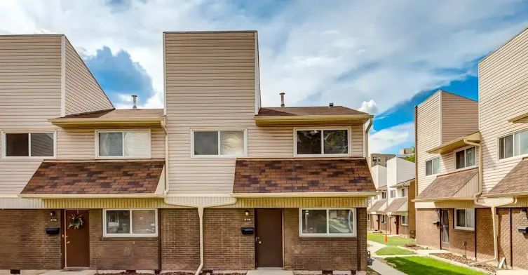 213-10542 45 Avenue NW, Edmonton, AB, T6H 0A1 - 45
