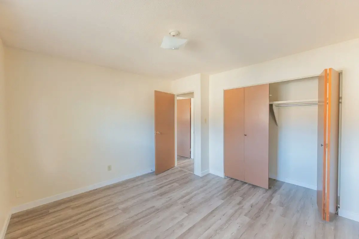 213-10542 45 Avenue NW, Edmonton, AB, T6H 0A1 - 23