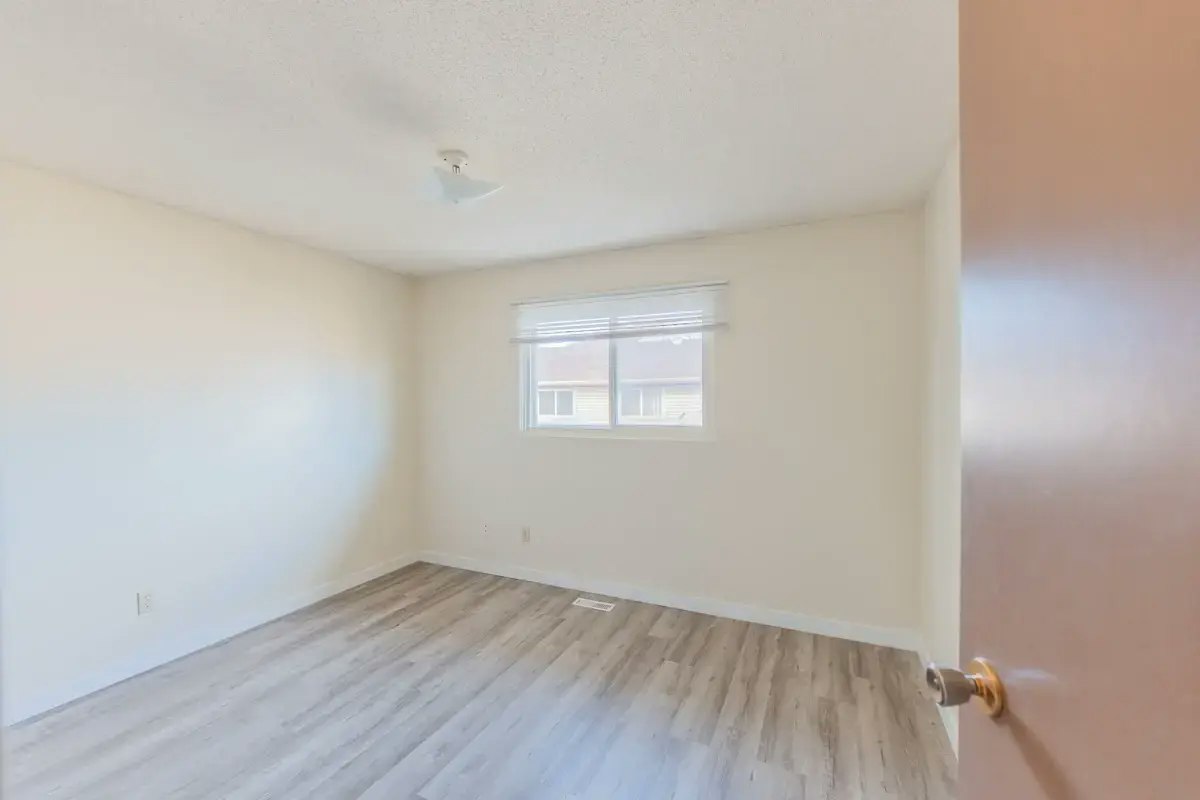 213-10542 45 Avenue NW, Edmonton, AB, T6H 0A1 - 22