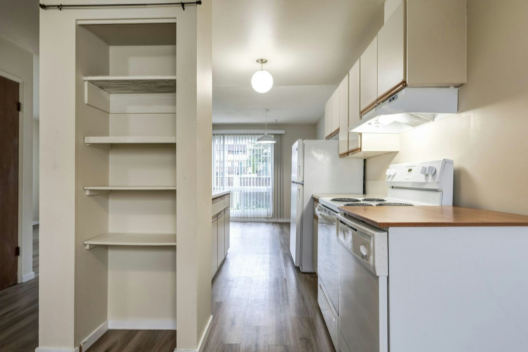 252-10542 45 Avenue NW, Edmonton, AB, T6H 0A1 - 3