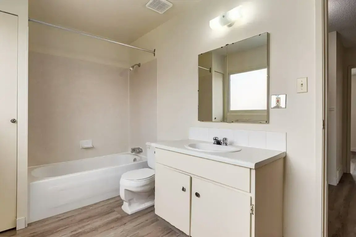 213-10542 45 Avenue NW, Edmonton, AB, T6H 0A1 - 39