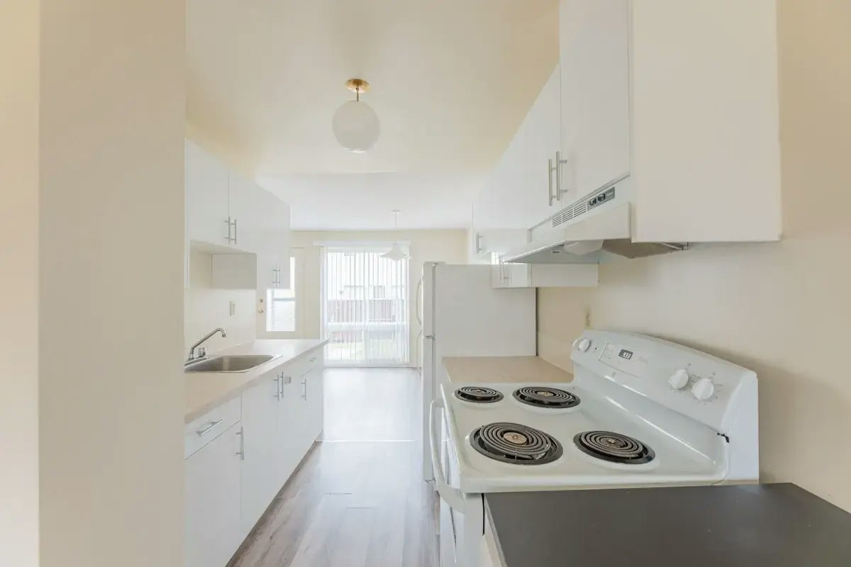 213-10542 45 Avenue NW, Edmonton, AB, T6H 0A1 - 3