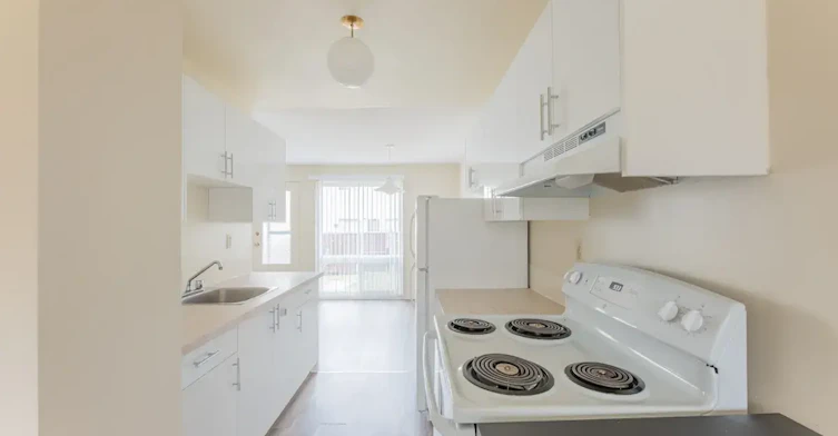 213-10542 45 Avenue NW, Edmonton, AB, T6H 0A1 - 3