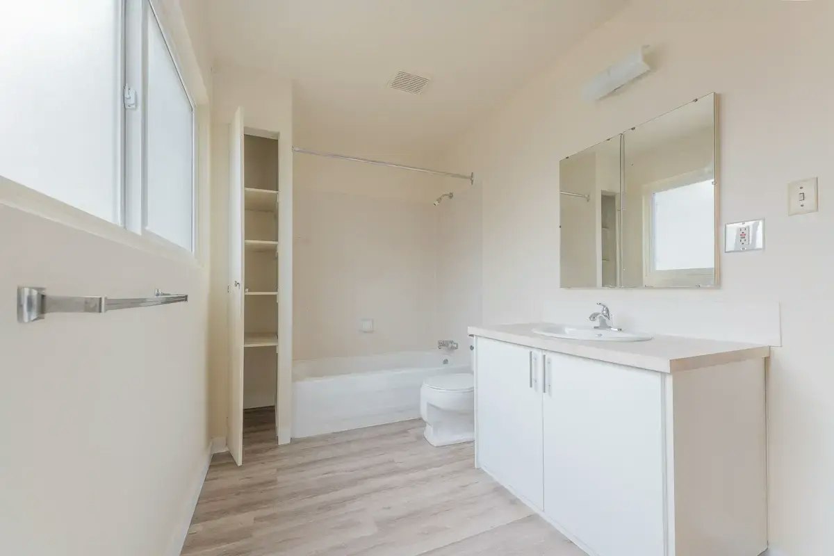 213-10542 45 Avenue NW, Edmonton, AB, T6H 0A1 - 27