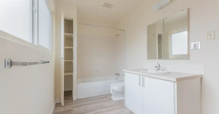 213-10542 45 Avenue NW, Edmonton, AB, T6H 0A1 - 27