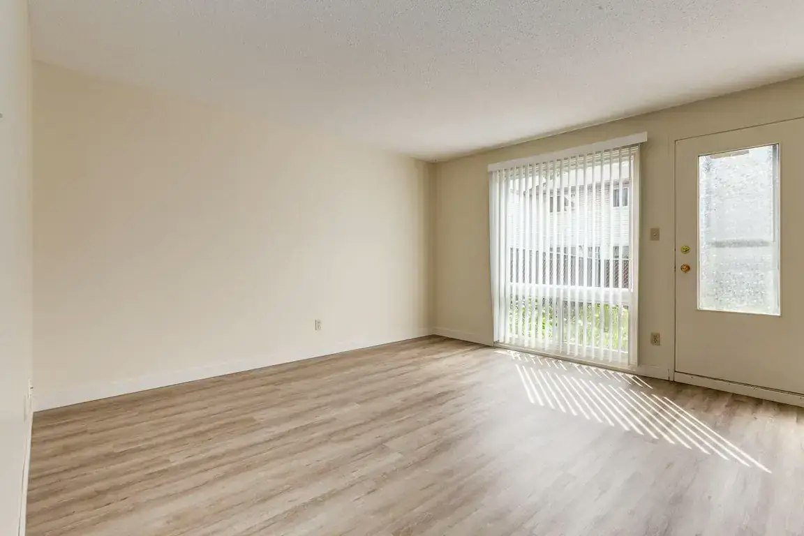 213-10542 45 Avenue NW, Edmonton, AB, T6H 0A1 - 31