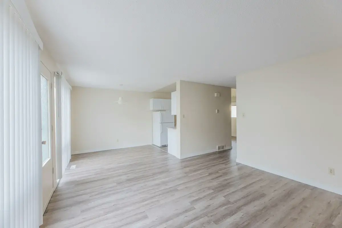 213-10542 45 Avenue NW, Edmonton, AB, T6H 0A1 - 8