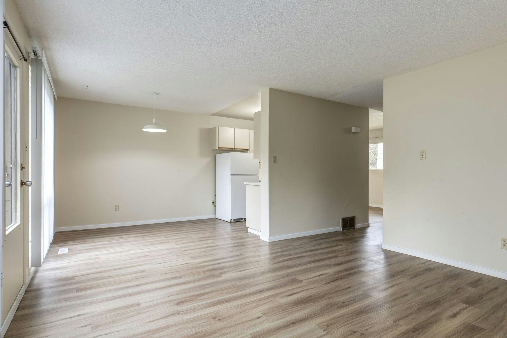 213-10542 45 Avenue NW, Edmonton, AB, T6H 0A1 5