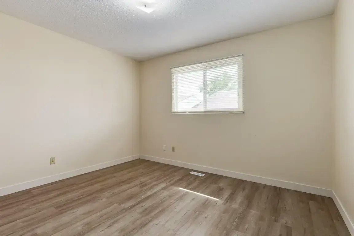 213-10542 45 Avenue NW, Edmonton, AB, T6H 0A1 - 38