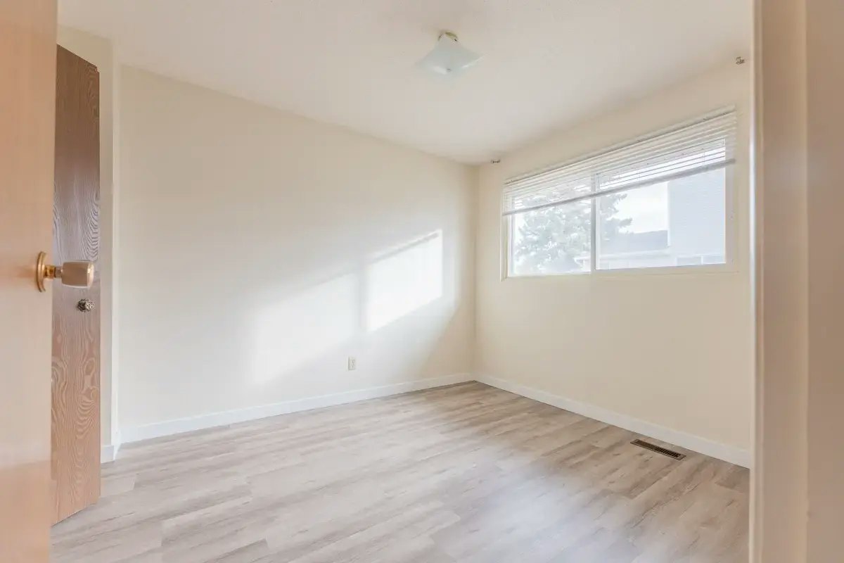 213-10542 45 Avenue NW, Edmonton, AB, T6H 0A1 - 18