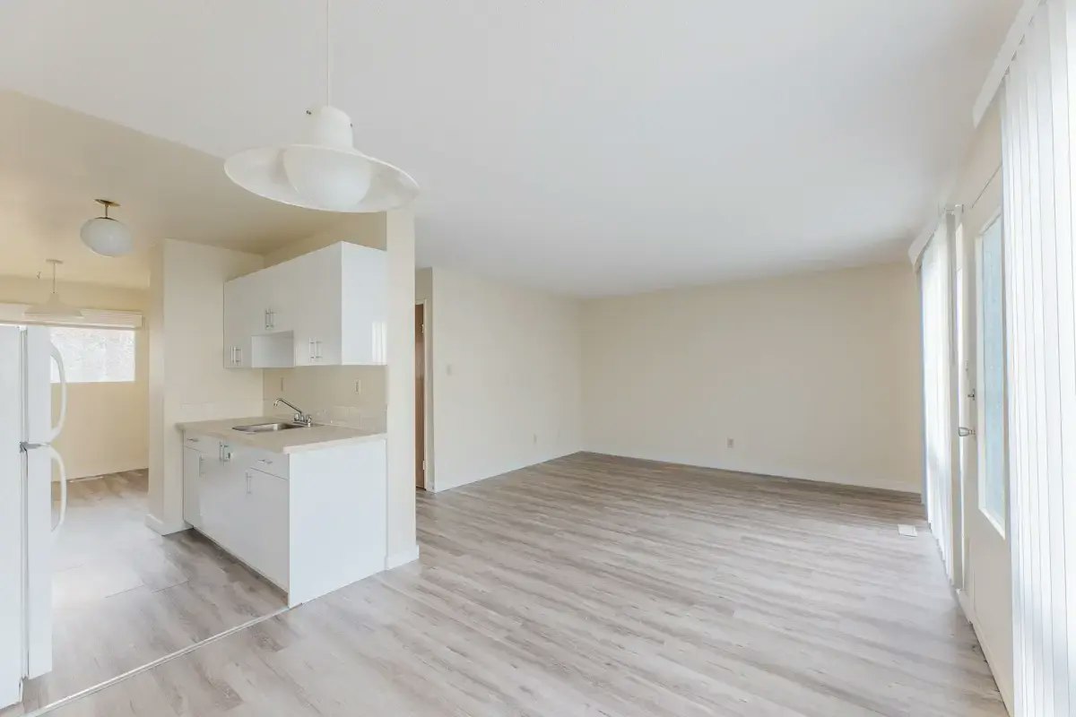 213-10542 45 Avenue NW, Edmonton, AB, T6H 0A1 - 9