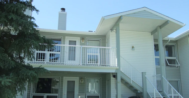 2115 118 Street Nw, Edmonton, AB, T6J 5N1 - 2