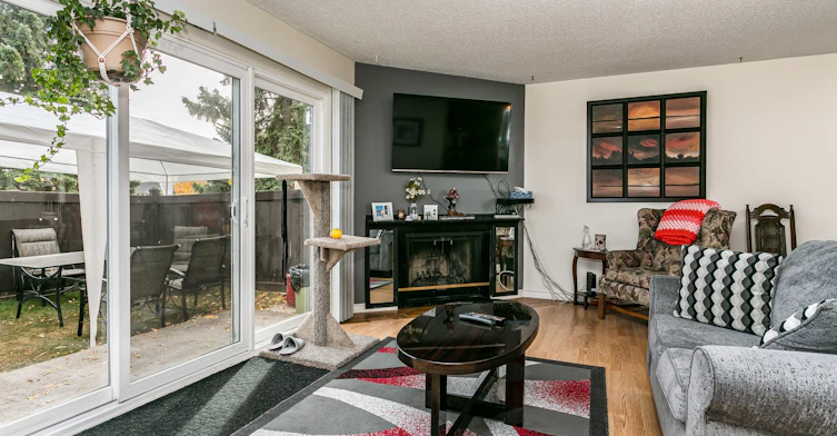 11736 139 Avenue, Edmonton, AB, T5X 3P2 - 2