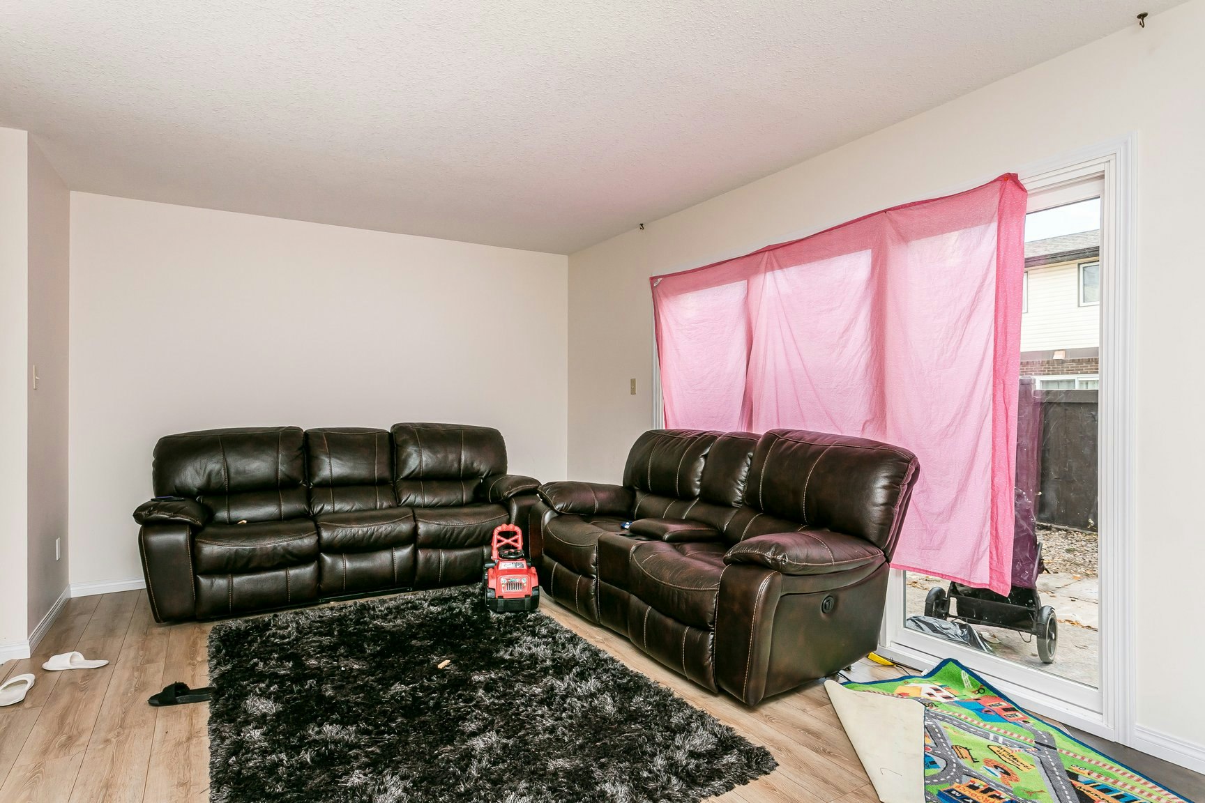 11736 139 Avenue, Edmonton, AB, T5X 3P2 - 3