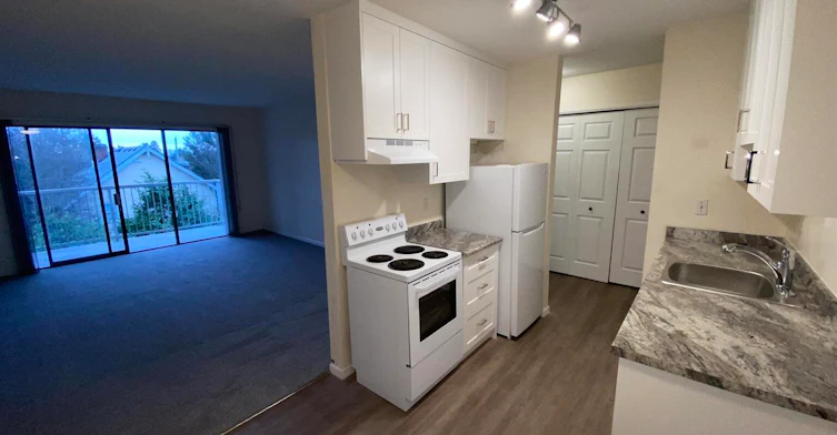 411-885 Craigflower, Esquimalt, BC, V9A 2X4 - 2