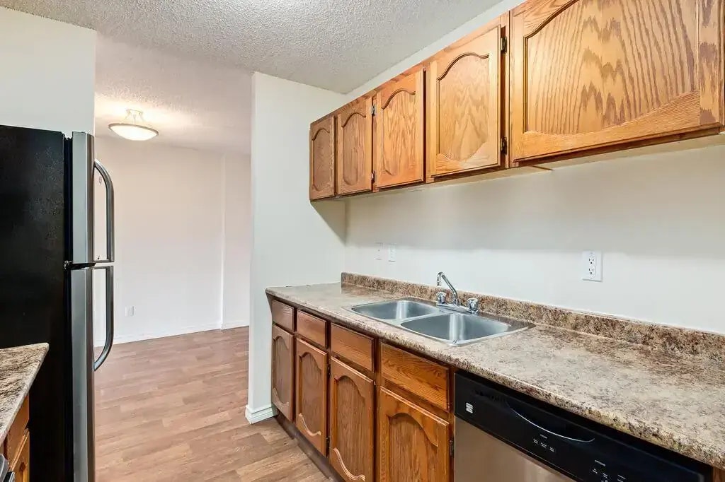 12437,  Woodview Drive SW, Calgary, AB, T2W 5G2 - 4