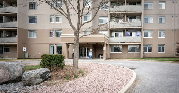 208-25 Westwood Court, Kawartha Lakes, ON, K9V 5A5 - 2