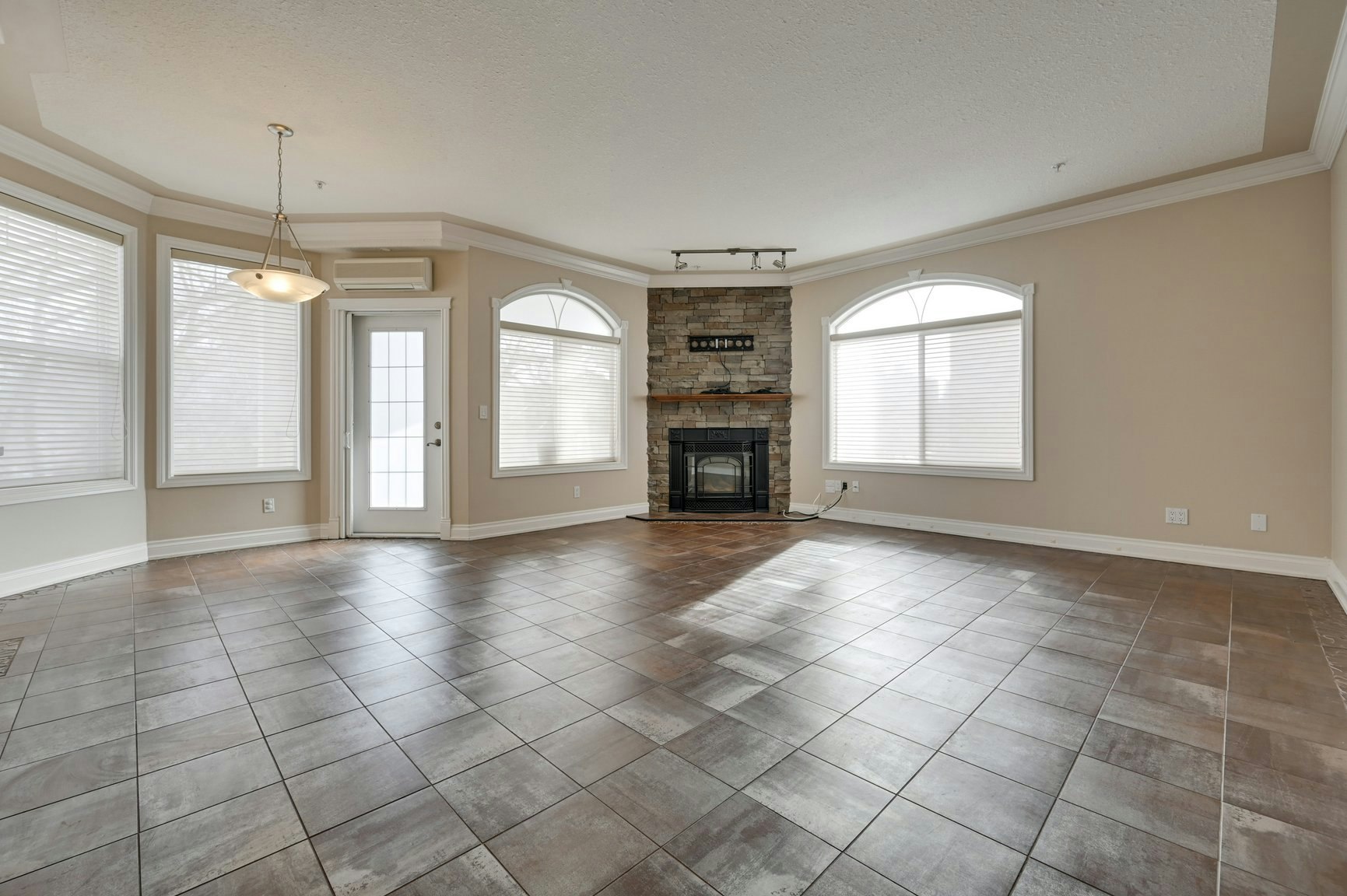 302-10178 117 Street, Edmonton, AB, T5K 2X9 - 11