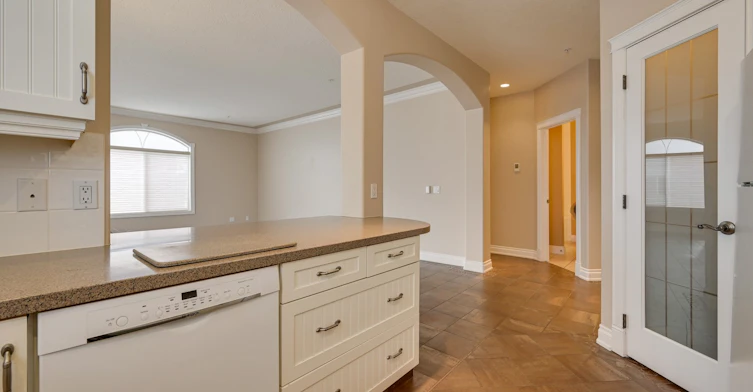302-10178 117 Street, Edmonton, AB, T5K 2X9 - 4