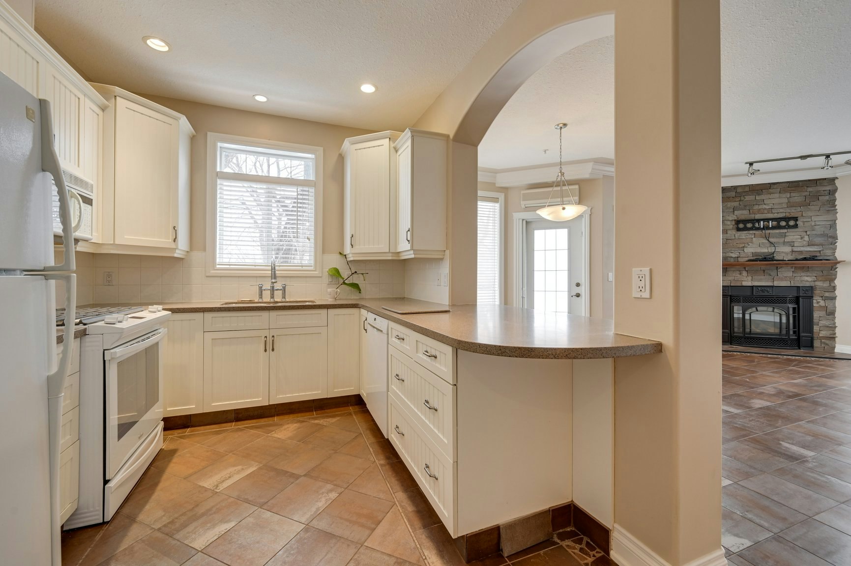 302-10178 117 Street, Edmonton, AB, T5K 2X9 - 14