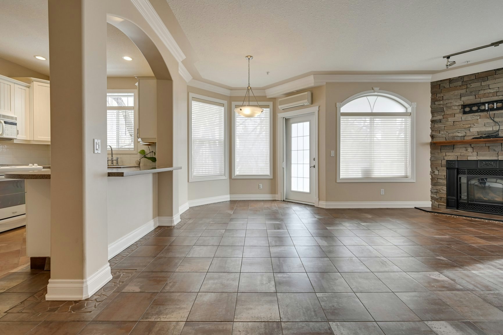 302-10178 117 Street, Edmonton, AB, T5K 2X9 - 18