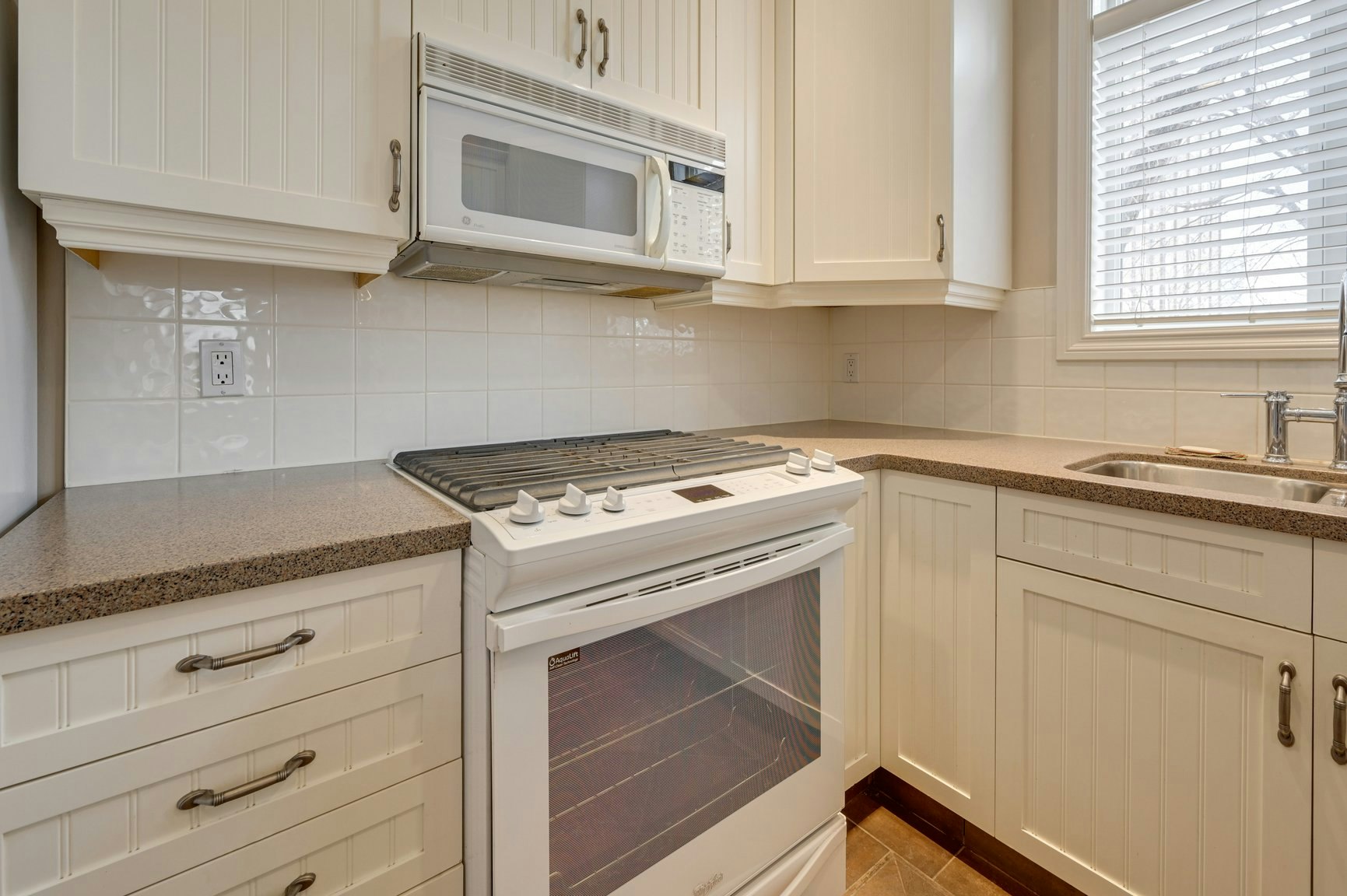 302-10178 117 Street, Edmonton, AB, T5K 2X9 - 13