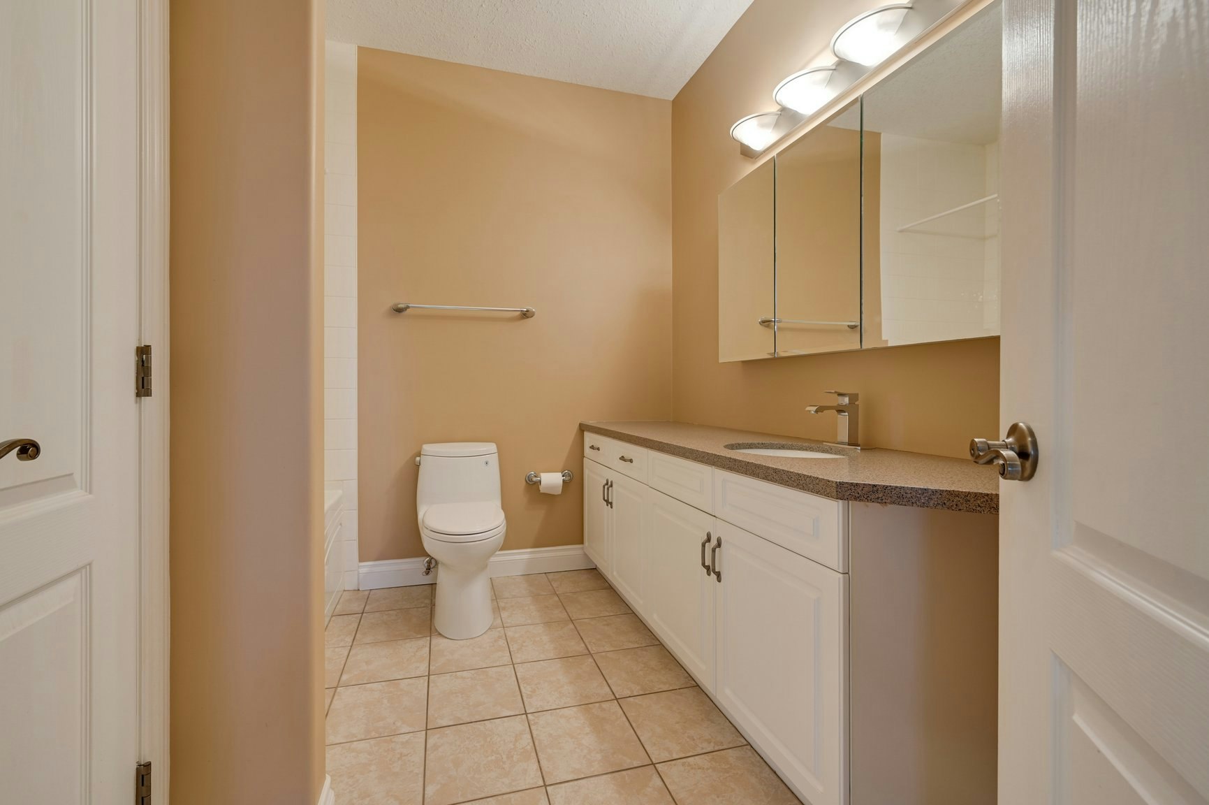 302-10178 117 Street, Edmonton, AB, T5K 2X9 - 20
