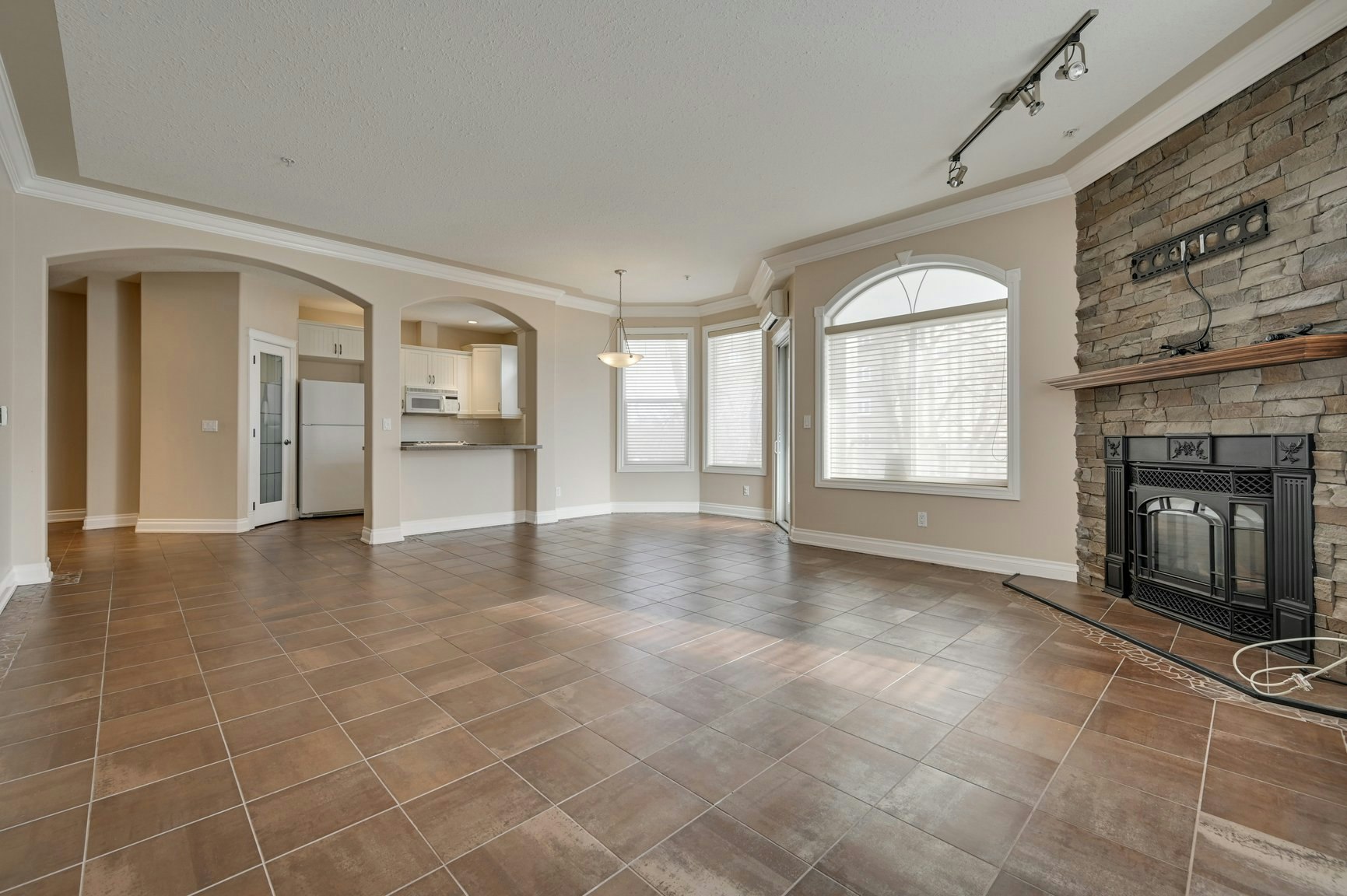 302-10178 117 Street, Edmonton, AB, T5K 2X9 - 10